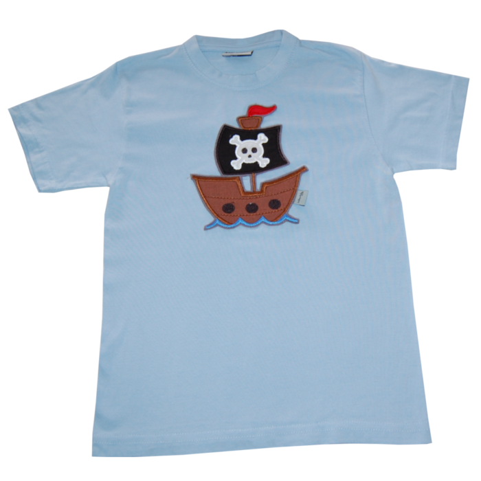 T-Shirt mit Piratenschiff in hellblau von Lieblingsstücke 4330